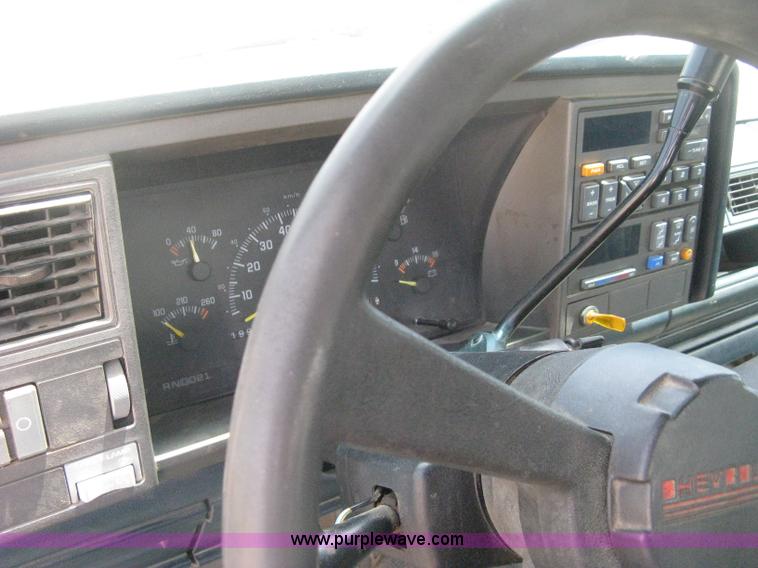 image for item D8393 1994 Chevrolet 1500 Extended Cab pickup truck