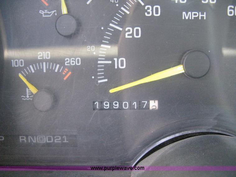 image for item D8393 1994 Chevrolet 1500 Extended Cab pickup truck