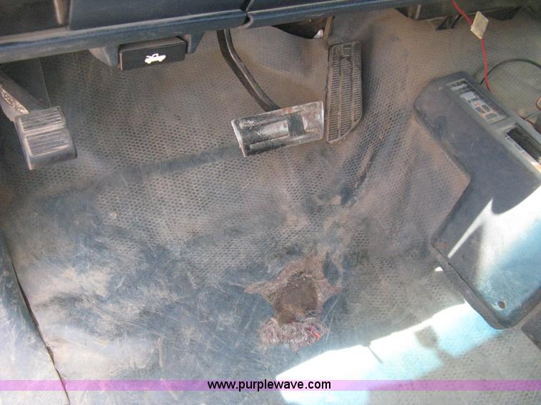 image for item D8393 1994 Chevrolet 1500 Extended Cab pickup truck