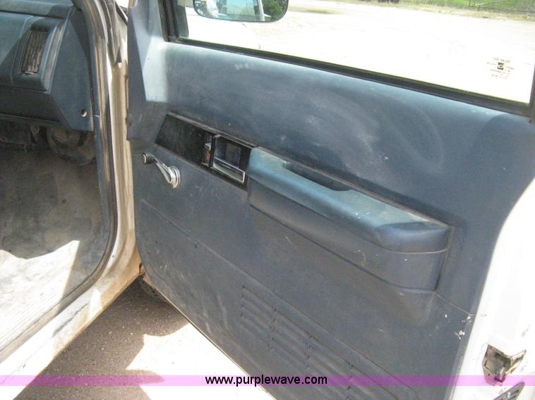 image for item D8393 1994 Chevrolet 1500 Extended Cab pickup truck