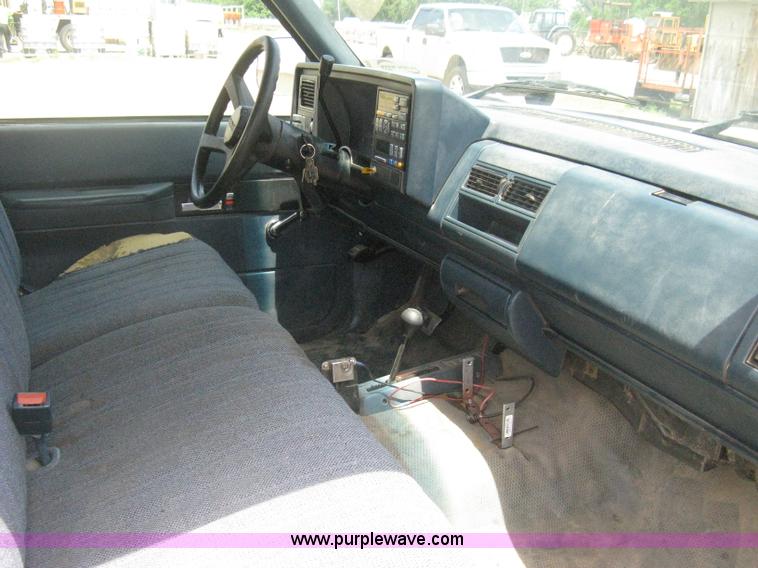 image for item D8393 1994 Chevrolet 1500 Extended Cab pickup truck