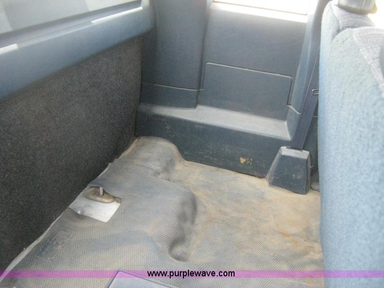 image for item D8393 1994 Chevrolet 1500 Extended Cab pickup truck