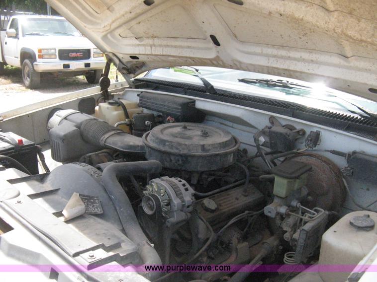 image for item D8393 1994 Chevrolet 1500 Extended Cab pickup truck