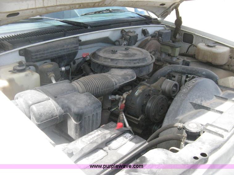 image for item D8393 1994 Chevrolet 1500 Extended Cab pickup truck