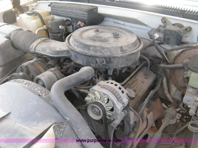 image for item D8393 1994 Chevrolet 1500 Extended Cab pickup truck