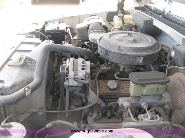 image for item D8393 1994 Chevrolet 1500 Extended Cab pickup truck