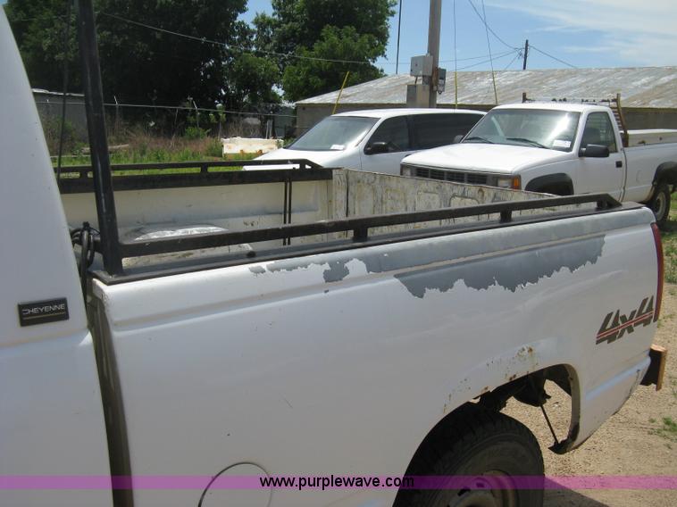 image for item D8393 1994 Chevrolet 1500 Extended Cab pickup truck