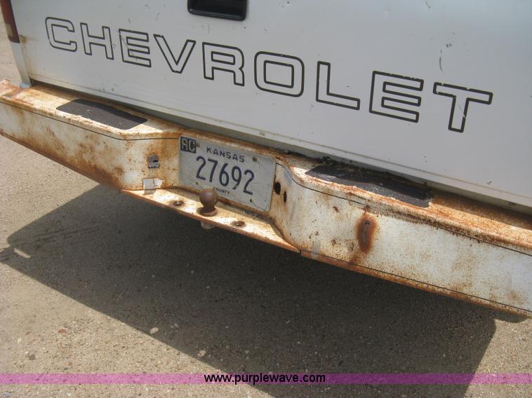 image for item D8393 1994 Chevrolet 1500 Extended Cab pickup truck