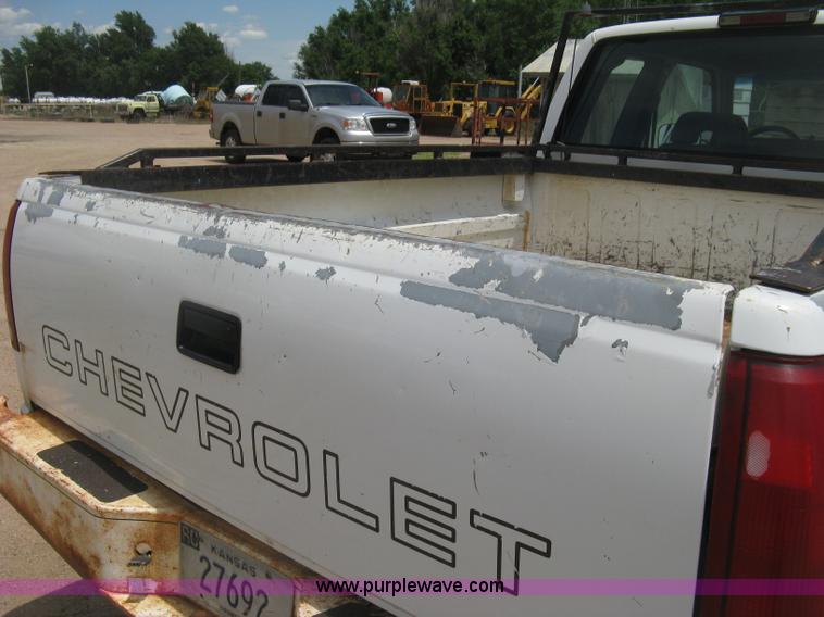 image for item D8393 1994 Chevrolet 1500 Extended Cab pickup truck