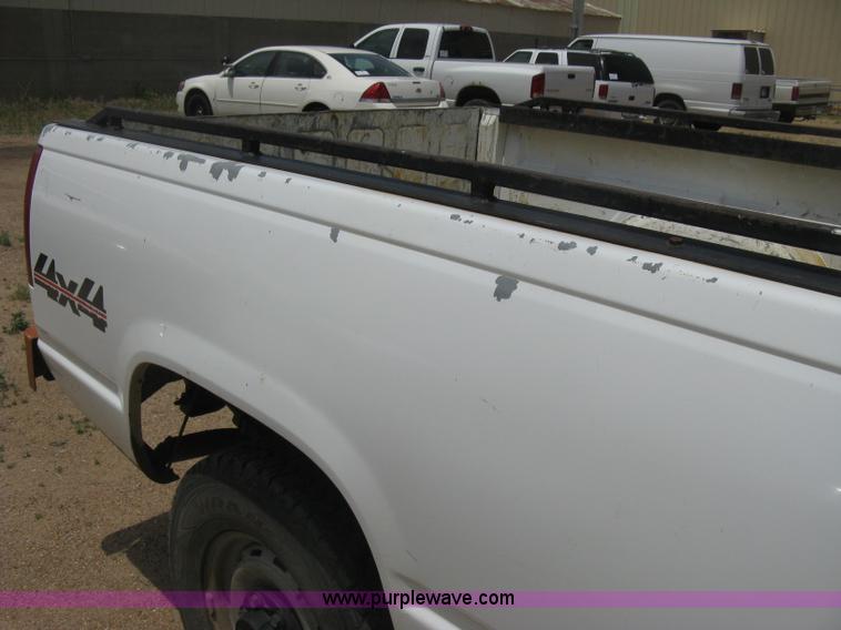 image for item D8393 1994 Chevrolet 1500 Extended Cab pickup truck