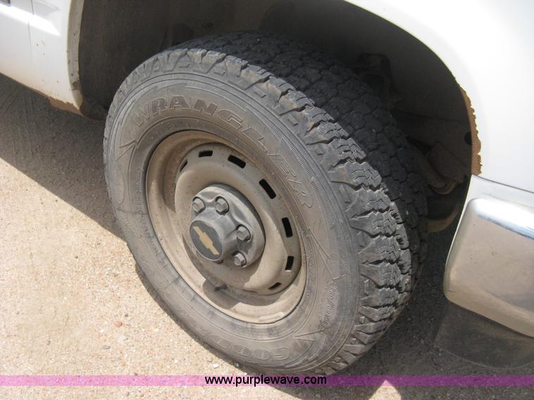 image for item D8393 1994 Chevrolet 1500 Extended Cab pickup truck