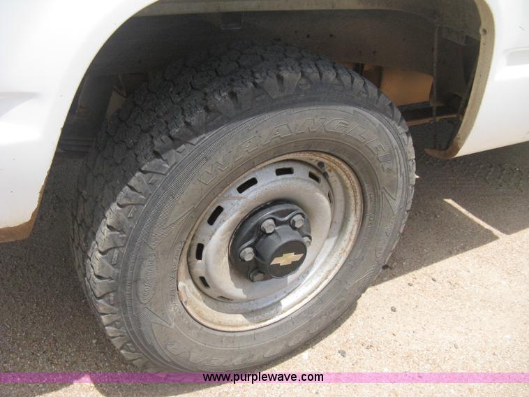 image for item D8393 1994 Chevrolet 1500 Extended Cab pickup truck