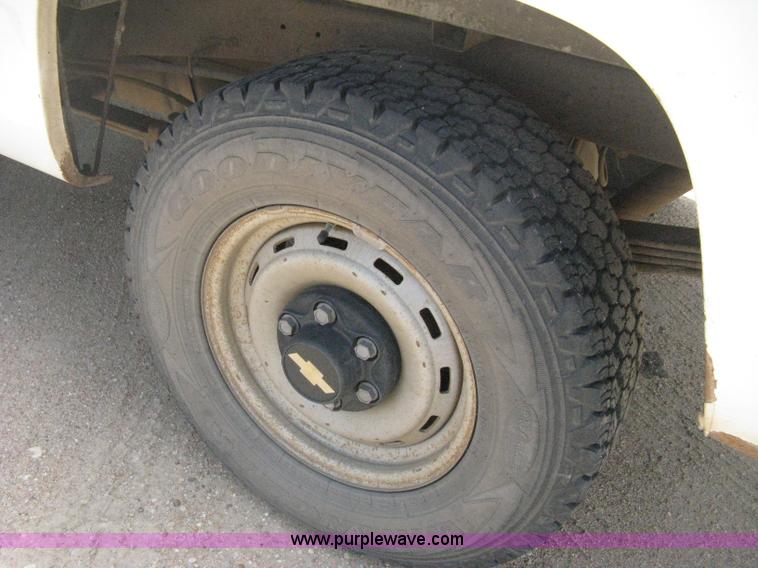 image for item D8393 1994 Chevrolet 1500 Extended Cab pickup truck