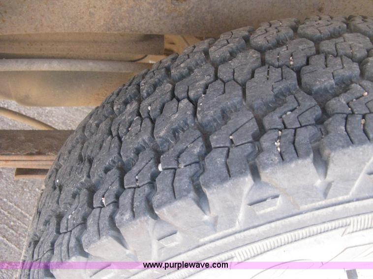 image for item D8393 1994 Chevrolet 1500 Extended Cab pickup truck