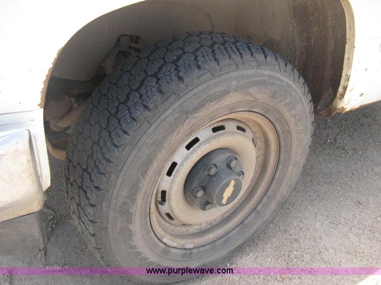 image for item D8393 1994 Chevrolet 1500 Extended Cab pickup truck