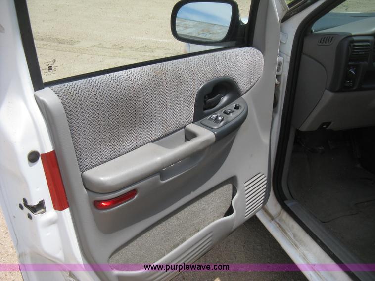 image for item D8395 1997 Chevrolet Venture minivan