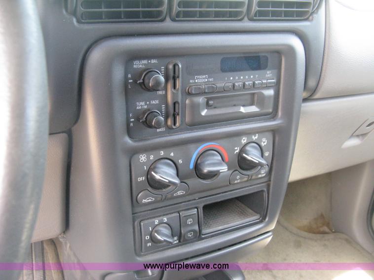 image for item D8395 1997 Chevrolet Venture minivan