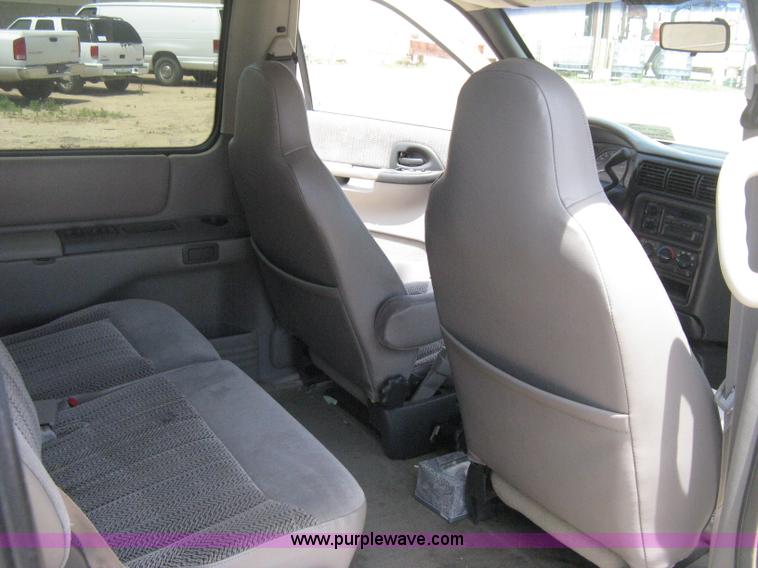 image for item D8395 1997 Chevrolet Venture minivan