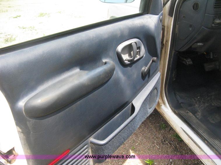 image for item D8396 1996 GMC Sierra 3500 SL digger derrick truck