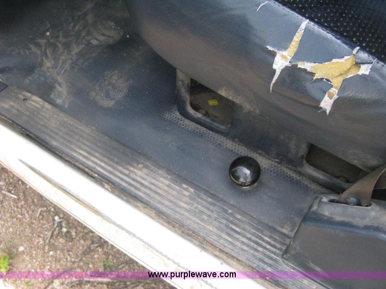 image for item D8396 1996 GMC Sierra 3500 SL digger derrick truck