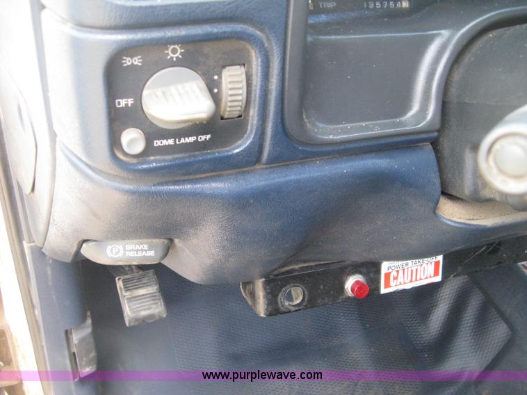 image for item D8396 1996 GMC Sierra 3500 SL digger derrick truck