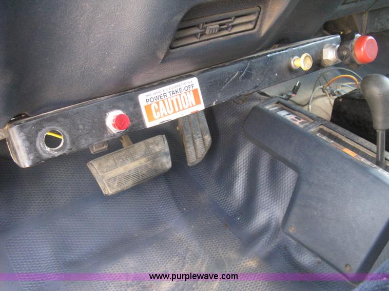 image for item D8396 1996 GMC Sierra 3500 SL digger derrick truck