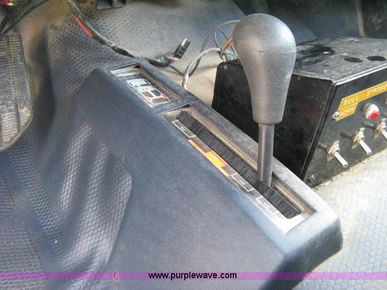 image for item D8396 1996 GMC Sierra 3500 SL digger derrick truck