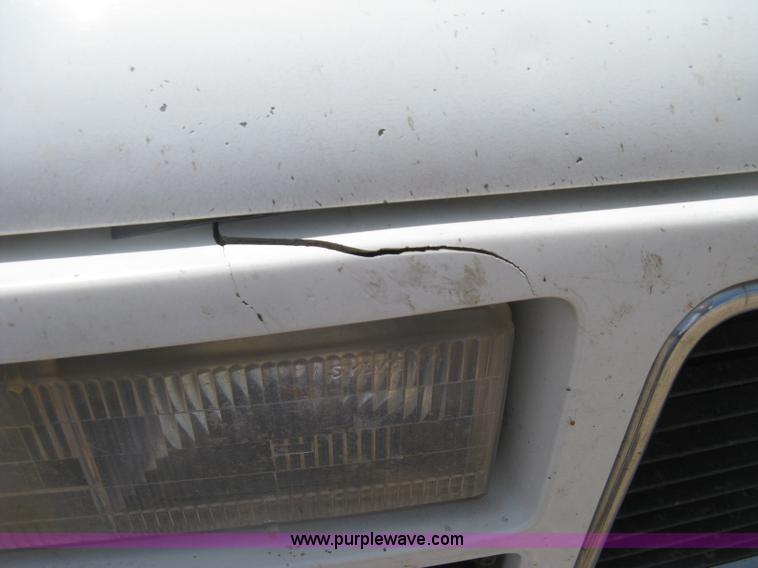 image for item D8396 1996 GMC Sierra 3500 SL digger derrick truck