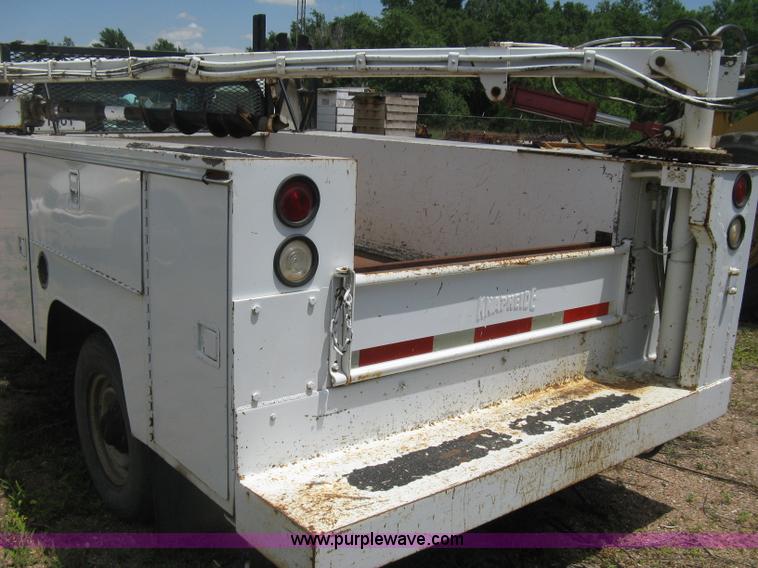 image for item D8396 1996 GMC Sierra 3500 SL digger derrick truck