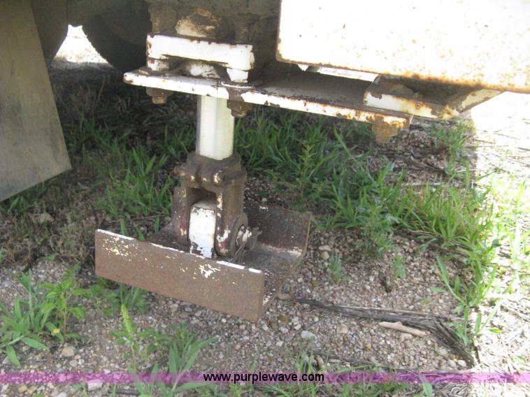 image for item D8396 1996 GMC Sierra 3500 SL digger derrick truck