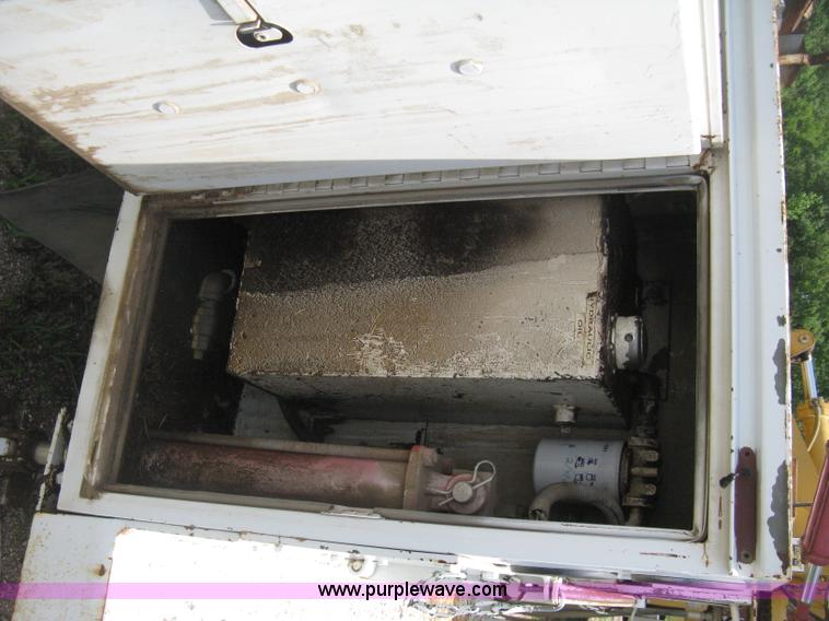 image for item D8396 1996 GMC Sierra 3500 SL digger derrick truck