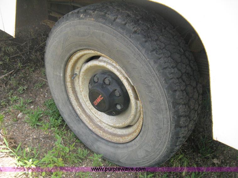 image for item D8396 1996 GMC Sierra 3500 SL digger derrick truck