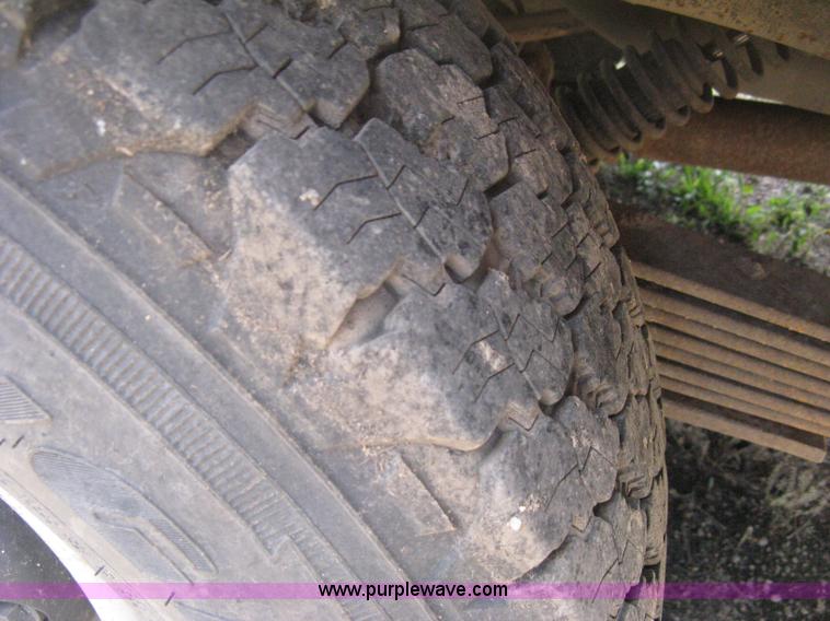 image for item D8396 1996 GMC Sierra 3500 SL digger derrick truck