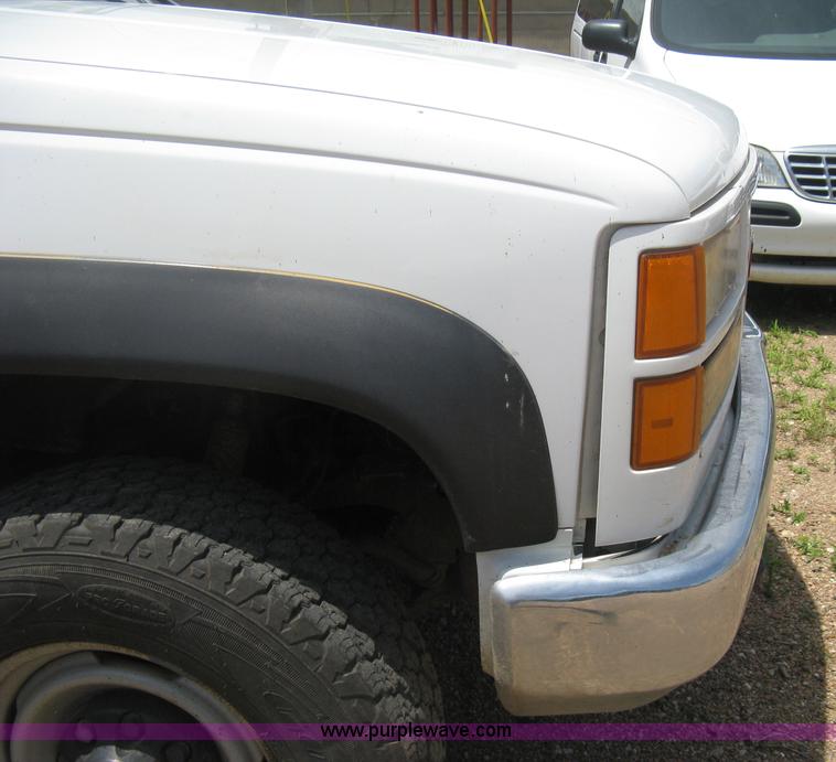 image for item D8396 1996 GMC Sierra 3500 SL digger derrick truck