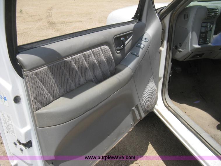 image for item D8397 1997 GMC Jimmy SL SUV