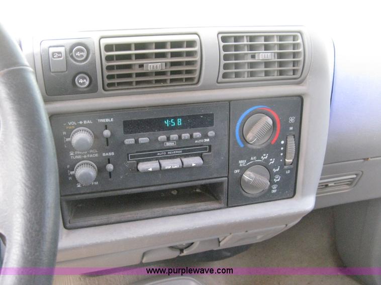 image for item D8397 1997 GMC Jimmy SL SUV