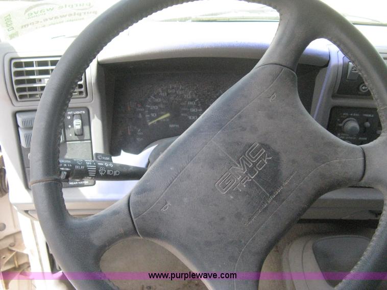 image for item D8397 1997 GMC Jimmy SL SUV