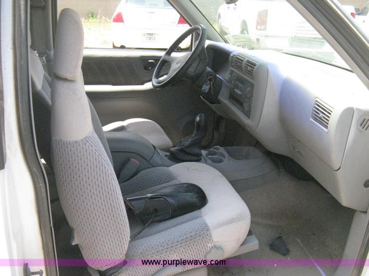 image for item D8397 1997 GMC Jimmy SL SUV