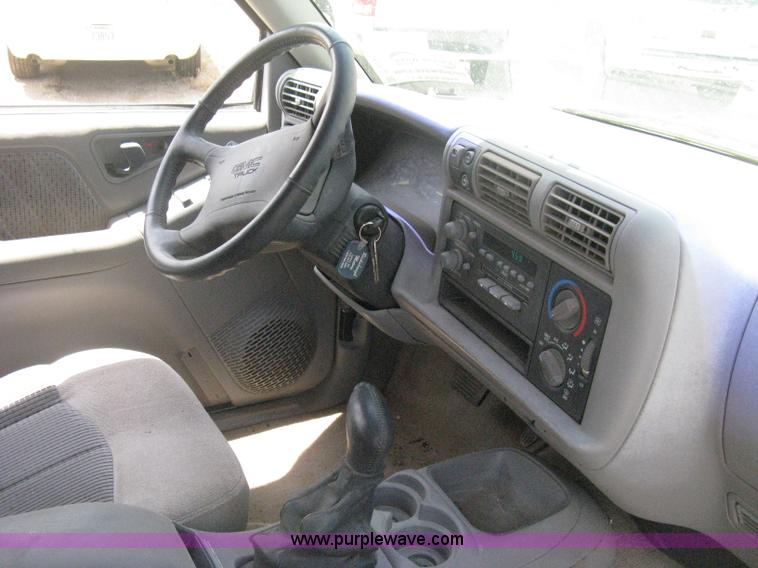 image for item D8397 1997 GMC Jimmy SL SUV