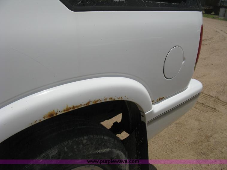 image for item D8397 1997 GMC Jimmy SL SUV