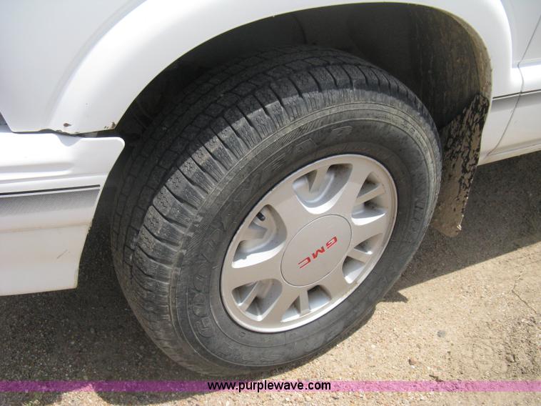 image for item D8397 1997 GMC Jimmy SL SUV