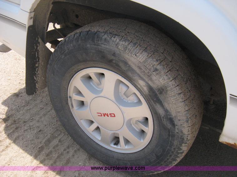 image for item D8397 1997 GMC Jimmy SL SUV