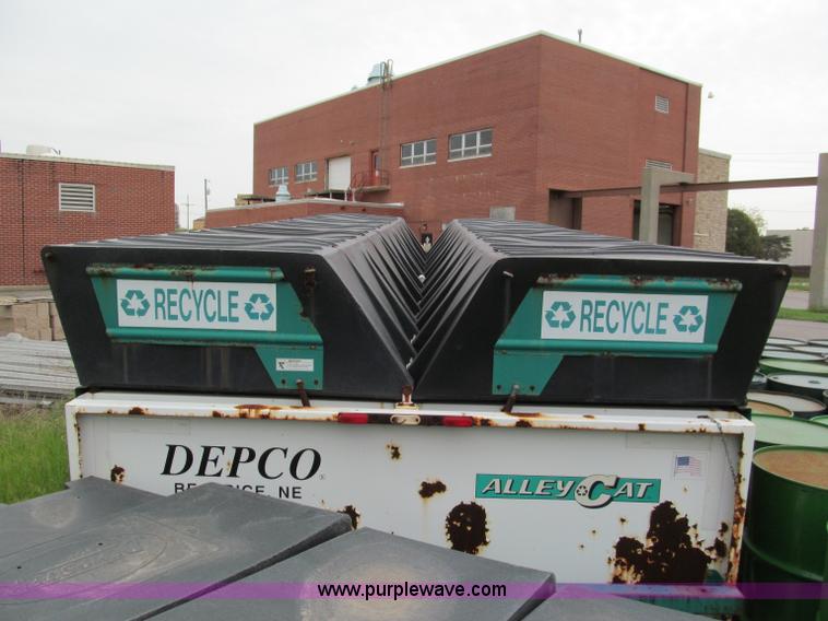 image for item E5530 1998 Alley Cat 18' recycling trailer
