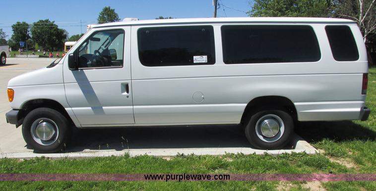 image for item E7264 2006 Ford E350 XL Super Duty van