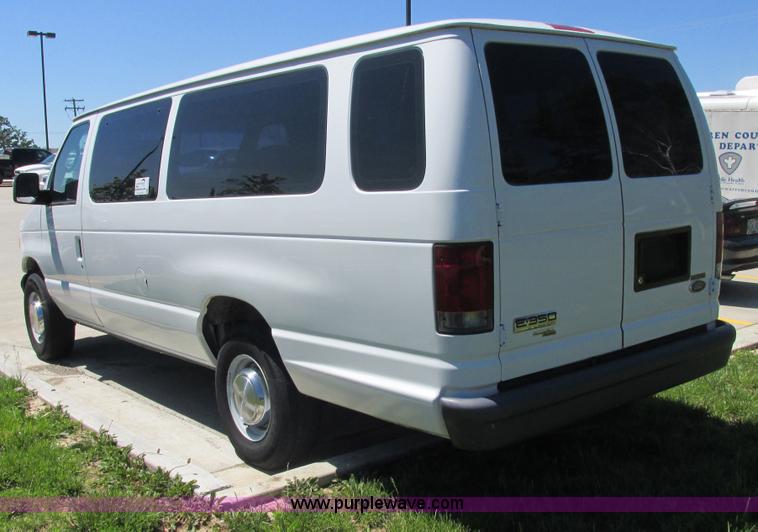 image for item E7264 2006 Ford E350 XL Super Duty van