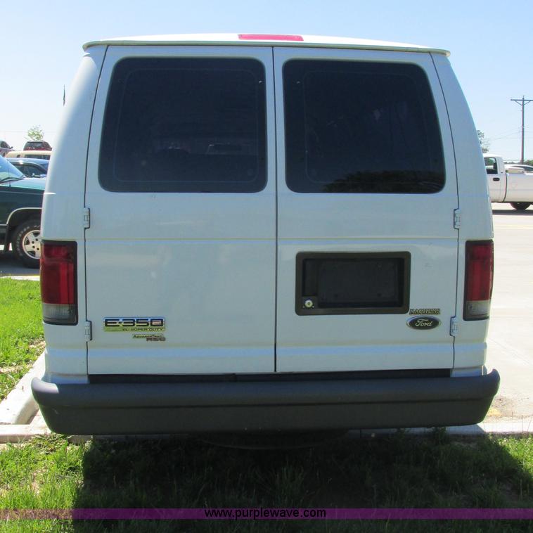 image for item E7264 2006 Ford E350 XL Super Duty van
