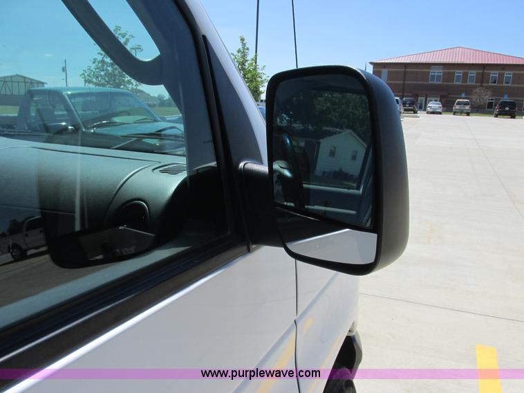 image for item E7264 2006 Ford E350 XL Super Duty van