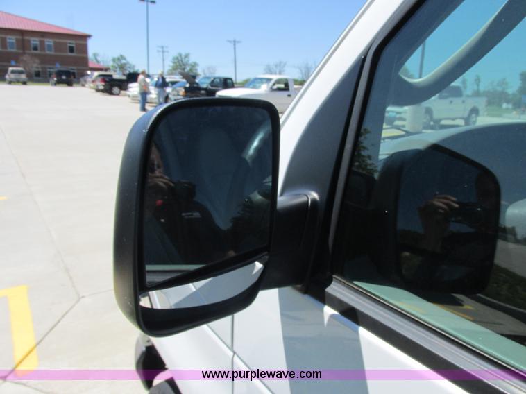 image for item E7264 2006 Ford E350 XL Super Duty van
