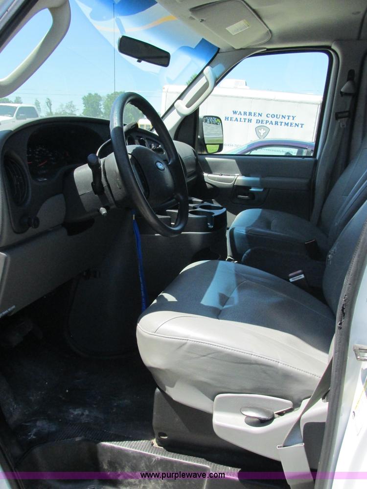 image for item E7264 2006 Ford E350 XL Super Duty van