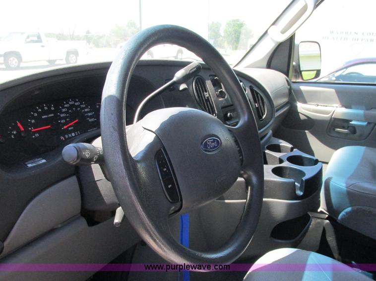 image for item E7264 2006 Ford E350 XL Super Duty van